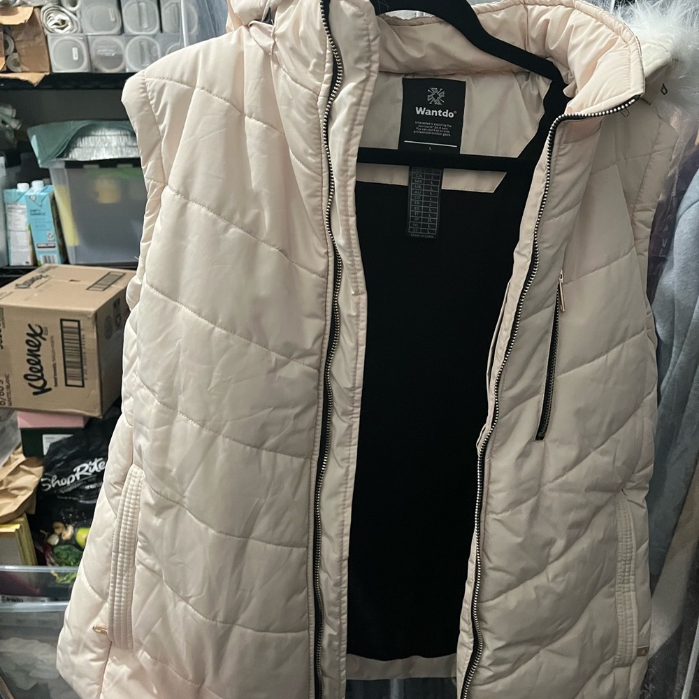 White/cream puffer vest